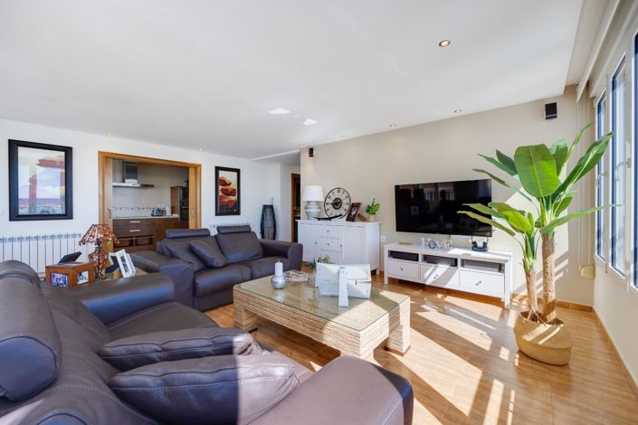 Image No.18-3 Bed Apartment for sale