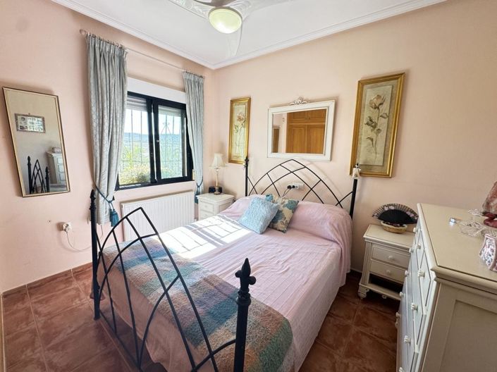 Image No.7-3 Bed Country House for sale