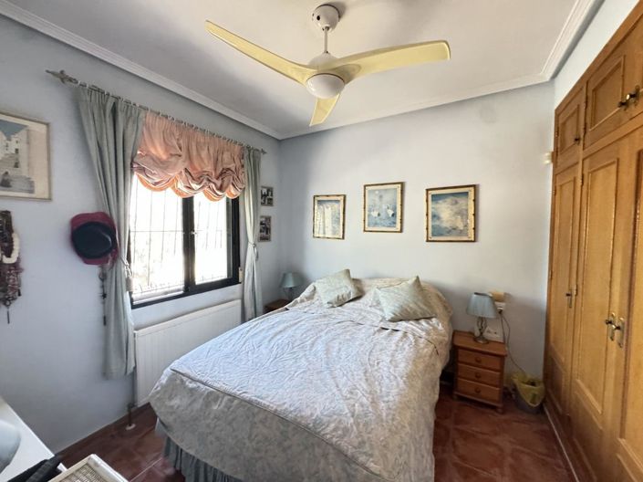 Image No.8-3 Bed Country House for sale