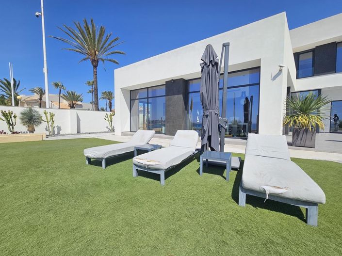 Image No.11-Villa de 4 chambres à vendre à Cabo Roig