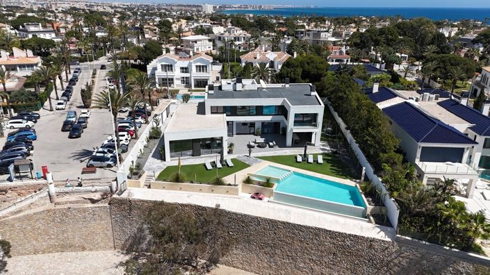 Image No.19-Villa de 4 chambres à vendre à Cabo Roig