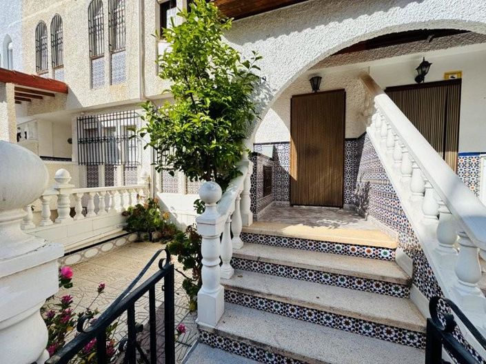 Image No.1-Maison de 5 chambres à vendre à Torrevieja