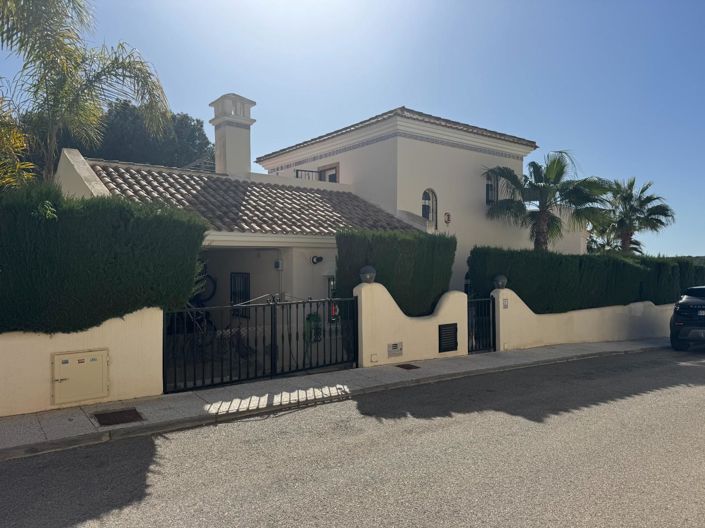 Image No.1-Villa de 5 chambres à vendre à Orihuela Costa