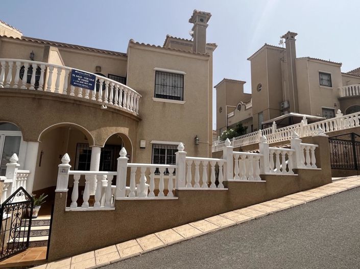 Image No.1-3 Bed House for sale