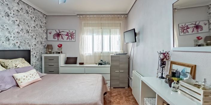 Image No.40-2 Bed Apartment for sale