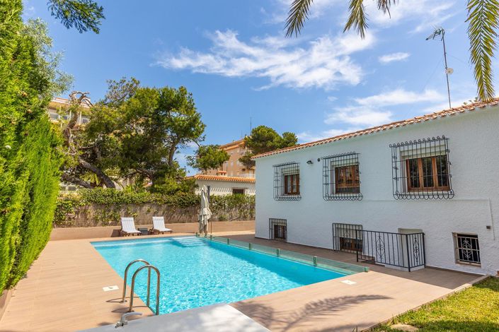 Image No.1-4 Bed Villa for sale