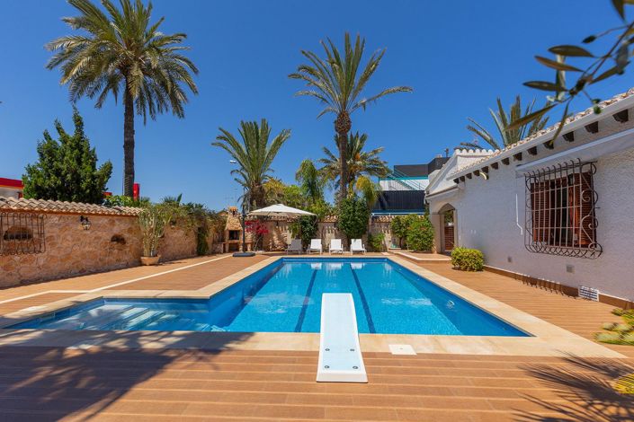 Image No.1-Villa de 4 chambres à vendre à Orihuela Costa