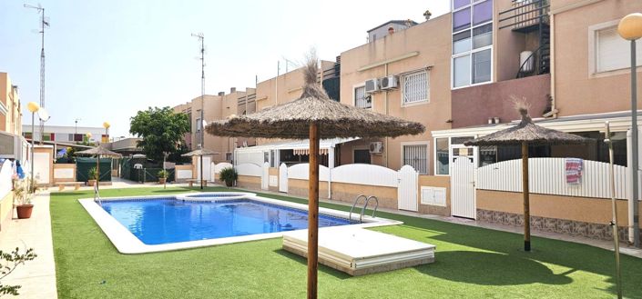 Santiago de la Ribera, Bungalow