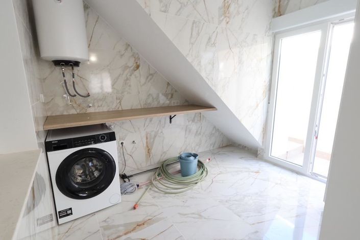 Image No.8-3 Bed House for sale