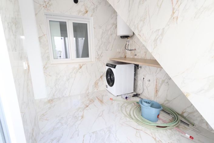 Image No.9-3 Bed House for sale