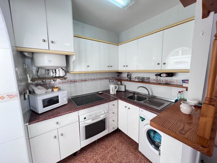 Image No.11-3 Bed House for sale