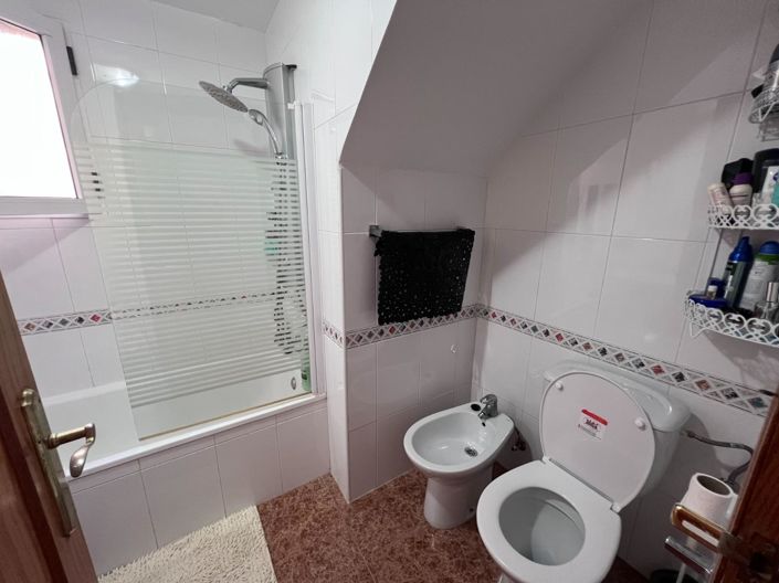 Image No.28-3 Bed House for sale