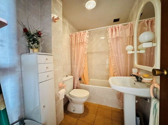 Image No.12-3 Bed House for sale