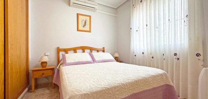 Image No.6-2 Bed House for sale