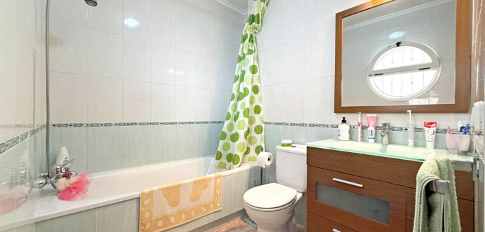 Image No.8-2 Bed House for sale