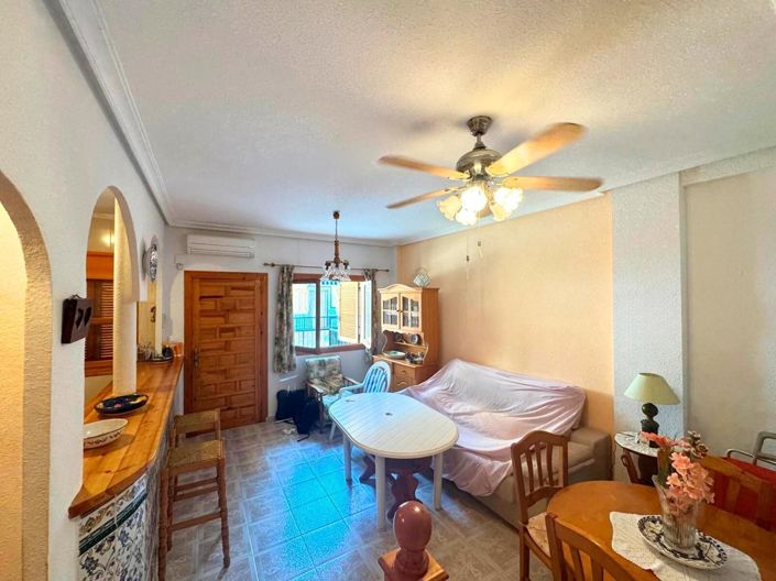 Image No.2-Villa de 2 chambres à vendre à Torrevieja