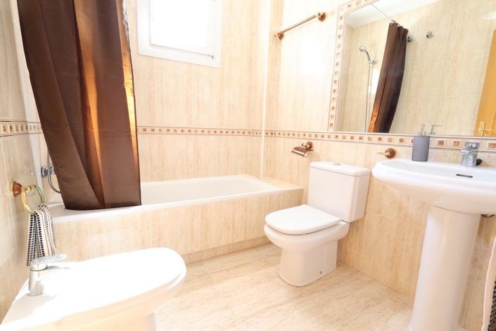 Image No.12-3 Bed House for sale
