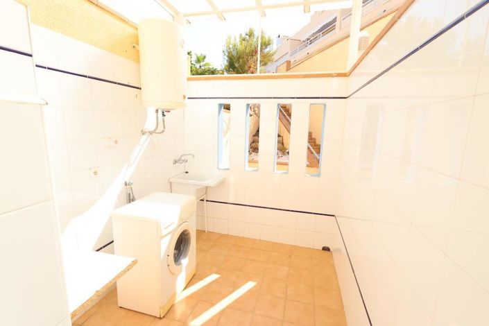 Image No.20-3 Bed House for sale