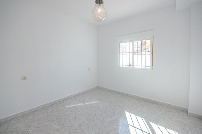 Image No.8-3 Bed Villa for sale