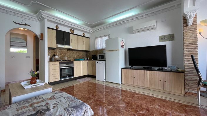 Image No.10-2 Bed Property for sale