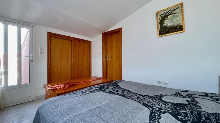 Image No.17-2 Bed Property for sale