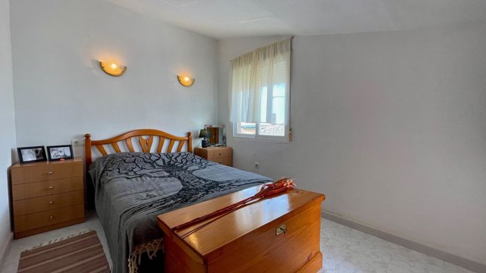 Image No.18-2 Bed Property for sale