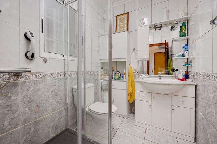 Image No.26-2 Bed Property for sale