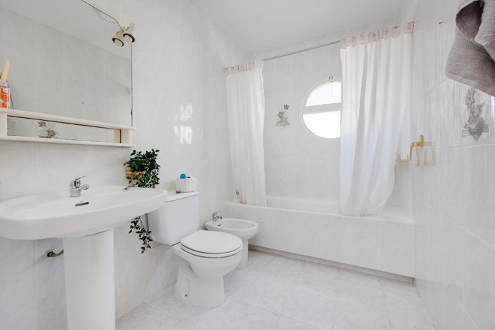 Image No.33-3 Bed House for sale