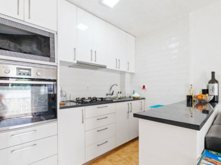 Image No.11-2 Bed House for sale