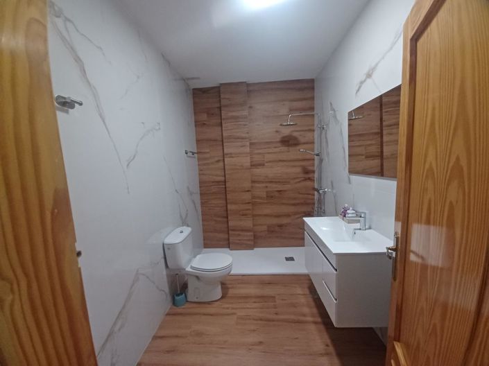 Image No.18-4 Bed House for sale