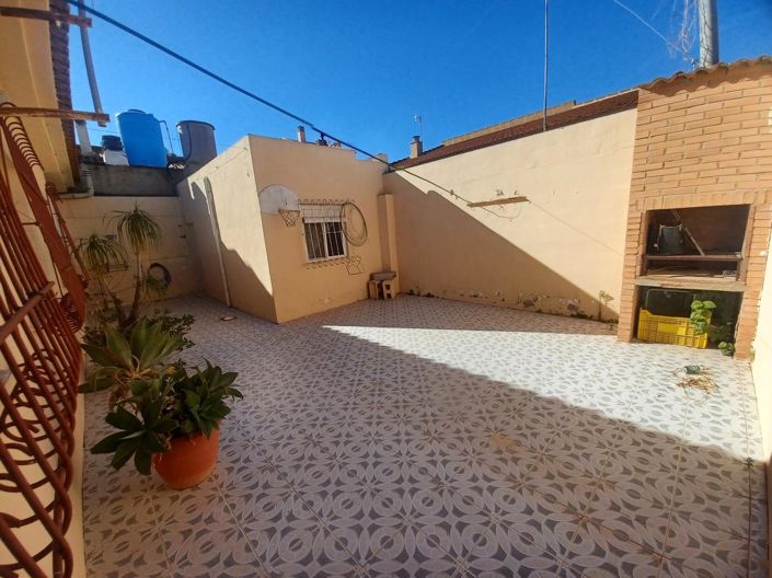 Image No.2-4 Bed House for sale