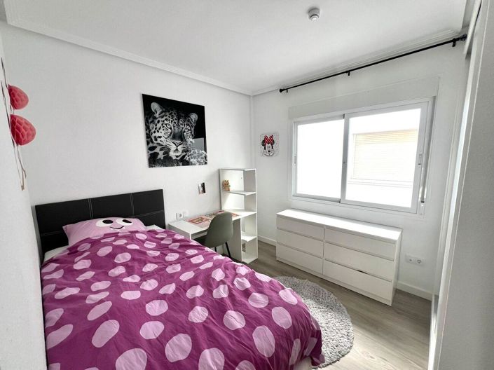 Image No.10-3 Bed House for sale