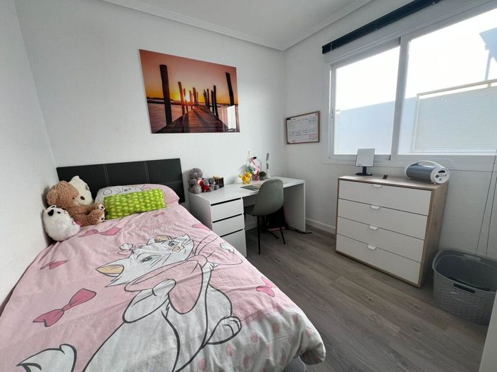 Image No.11-3 Bed House for sale