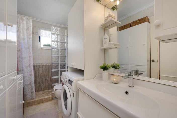 Image No.18-2 Bed Bungalow for sale