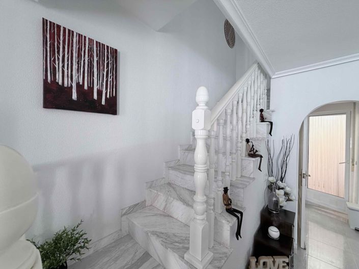 Image No.15-3 Bed House for sale