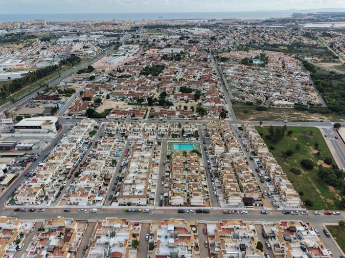 Image No.25-2 Bed Bungalow for sale