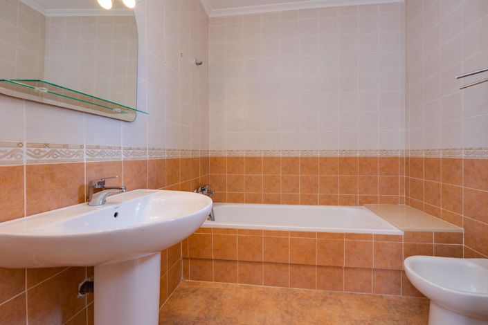 Image No.28-3 Bed Villa for sale