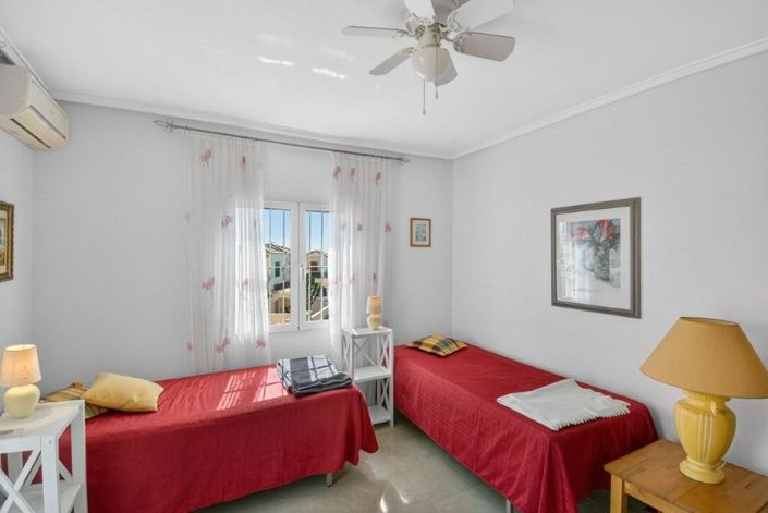 Image No.13-3 Bed Flat for sale