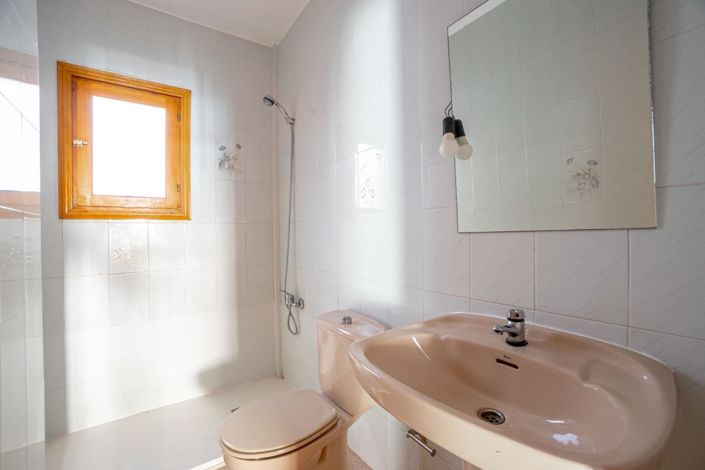 Image No.16-1 Bed Property for sale