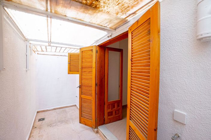 Image No.18-1 Bed Property for sale