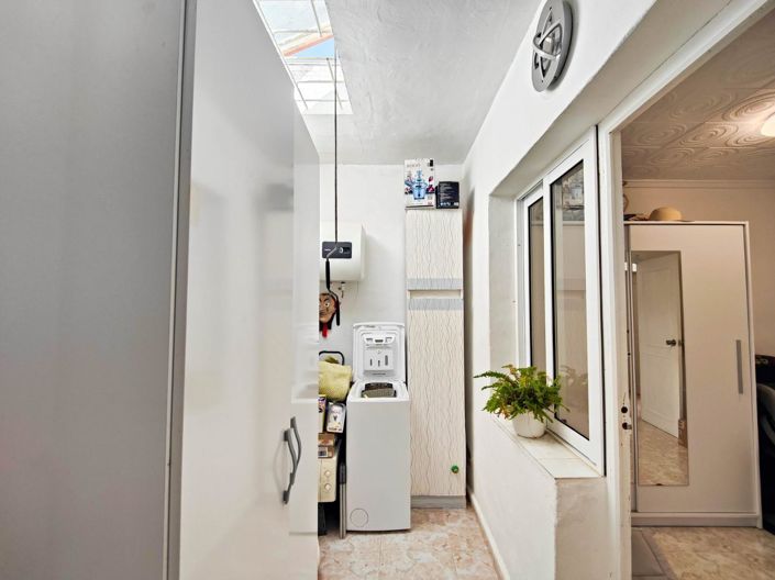 Image No.25-2 Bed House for sale