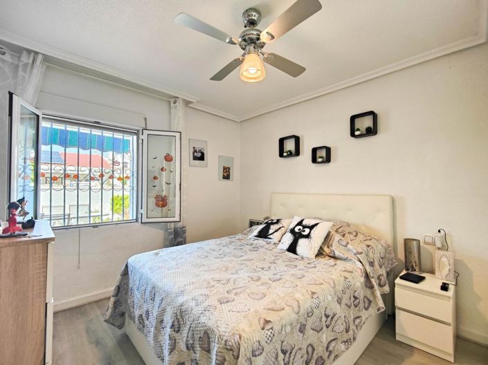 Image No.27-2 Bed House for sale