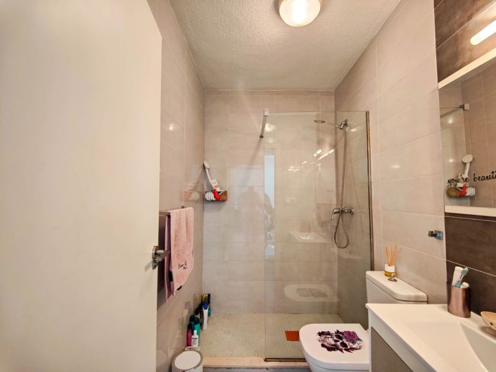 Image No.30-2 Bed House for sale
