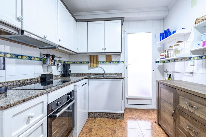 Image No.17-3 Bed Flat for sale