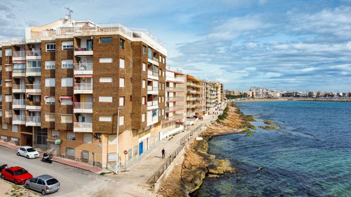 Image No.26-3 Bed Flat for sale