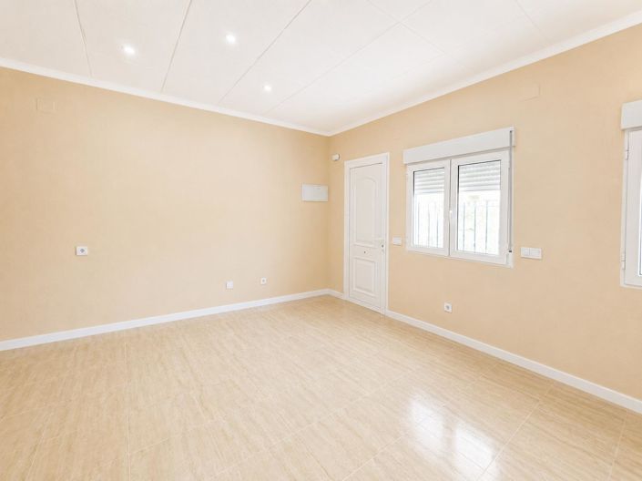 Image No.15-1 Bed House for sale