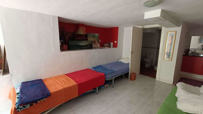 Image No.24-2 Bed Flat for sale