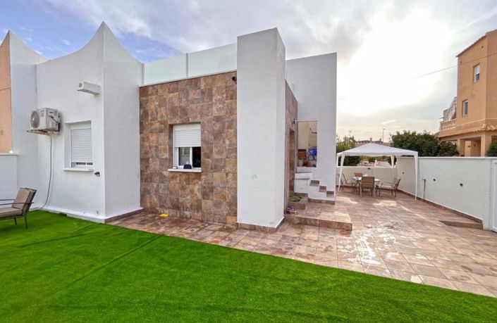 Image No.20-2 Bed Villa for sale