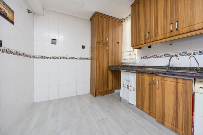 Image No.10-3 Bed Apartment for sale
