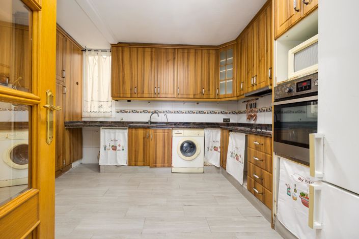 Image No.8-3 Bed Apartment for sale